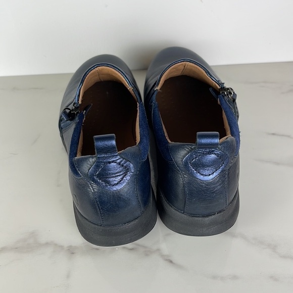 Unstructured Navy Clark’s Size 6.5 - Picture 4 of 4
